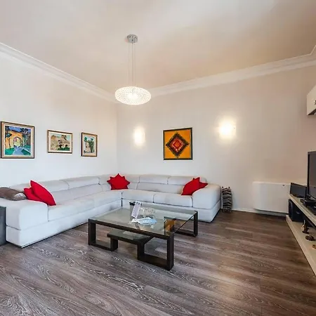 The Grand Luxurious Duplex By Ps Apartmán