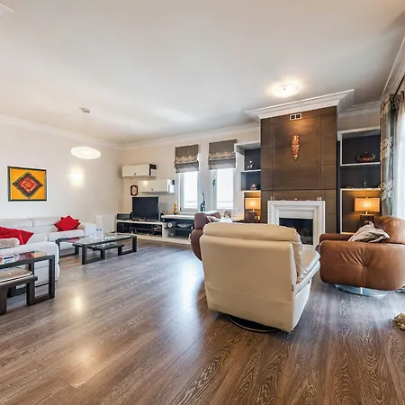 The Grand Luxurious Duplex By Ps Apartmán